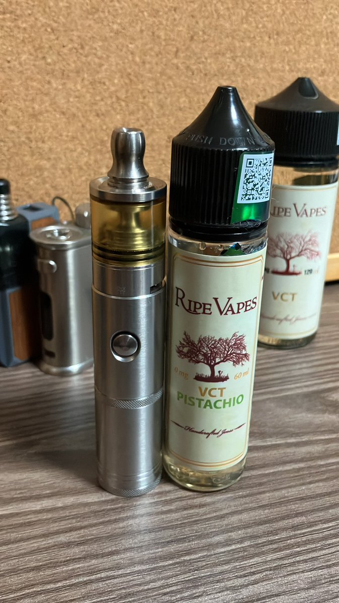 VapeELLABO's tweet photo. VCT PISTACHIO / Ripe Vapes
今お気に入り
吸いはじめは通常のVCTにナッツ系の香りと香ばしさが増した感じ
後味にピスタチオと、まるでココアの様な香りがしばらく残り、これが好き
少し粉っぽさを感じるかも
コーヒーによく合う
PATIBULUM Unleashed
0.74Ω 16.5w MTLにて
#vape
#RipeVapes
#VCT https://t.co/xJj9KAJSF2