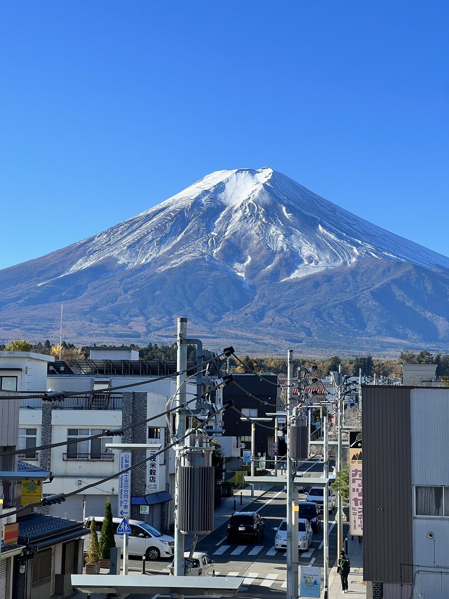 pipitozoa's tweet photo. Masih galauin Fuji Kawaguchiko sebulan lalu 😭

Ga habis thinking bs dpt hostel murah bagus, keluar hostel lsg Fujisan (foto 2) + Fujisan dari rooftopnya 🥹 (foto 3)

Dan rejeki pas lg clear sky, padahal gambling cm 24 jam stay di Kawaguchiko area

Mau bikin video magernya yarabb https://t.co/dTfslvwL82