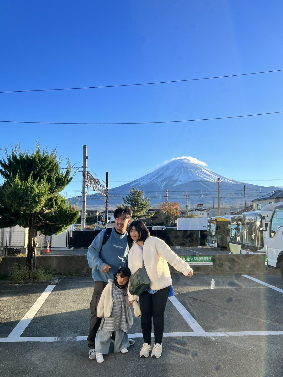 pipitozoa's tweet photo. Masih galauin Fuji Kawaguchiko sebulan lalu 😭

Ga habis thinking bs dpt hostel murah bagus, keluar hostel lsg Fujisan (foto 2) + Fujisan dari rooftopnya 🥹 (foto 3)

Dan rejeki pas lg clear sky, padahal gambling cm 24 jam stay di Kawaguchiko area

Mau bikin video magernya yarabb https://t.co/dTfslvwL82