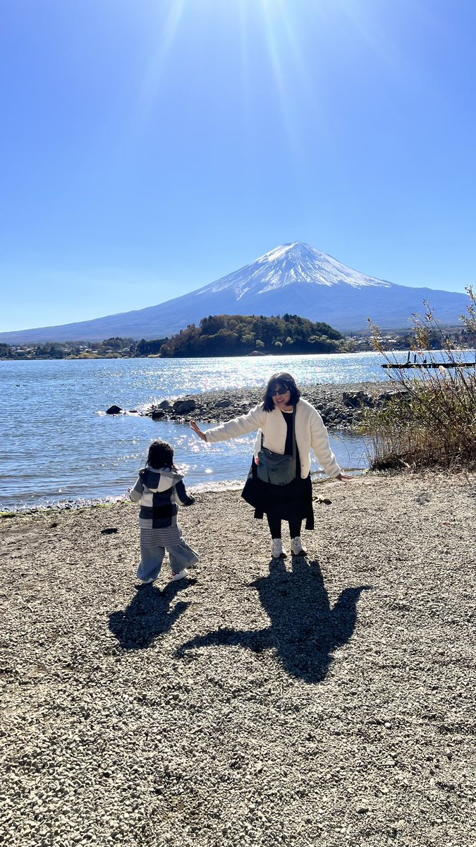 pipitozoa's tweet photo. Masih galauin Fuji Kawaguchiko sebulan lalu 😭

Ga habis thinking bs dpt hostel murah bagus, keluar hostel lsg Fujisan (foto 2) + Fujisan dari rooftopnya 🥹 (foto 3)

Dan rejeki pas lg clear sky, padahal gambling cm 24 jam stay di Kawaguchiko area

Mau bikin video magernya yarabb https://t.co/dTfslvwL82