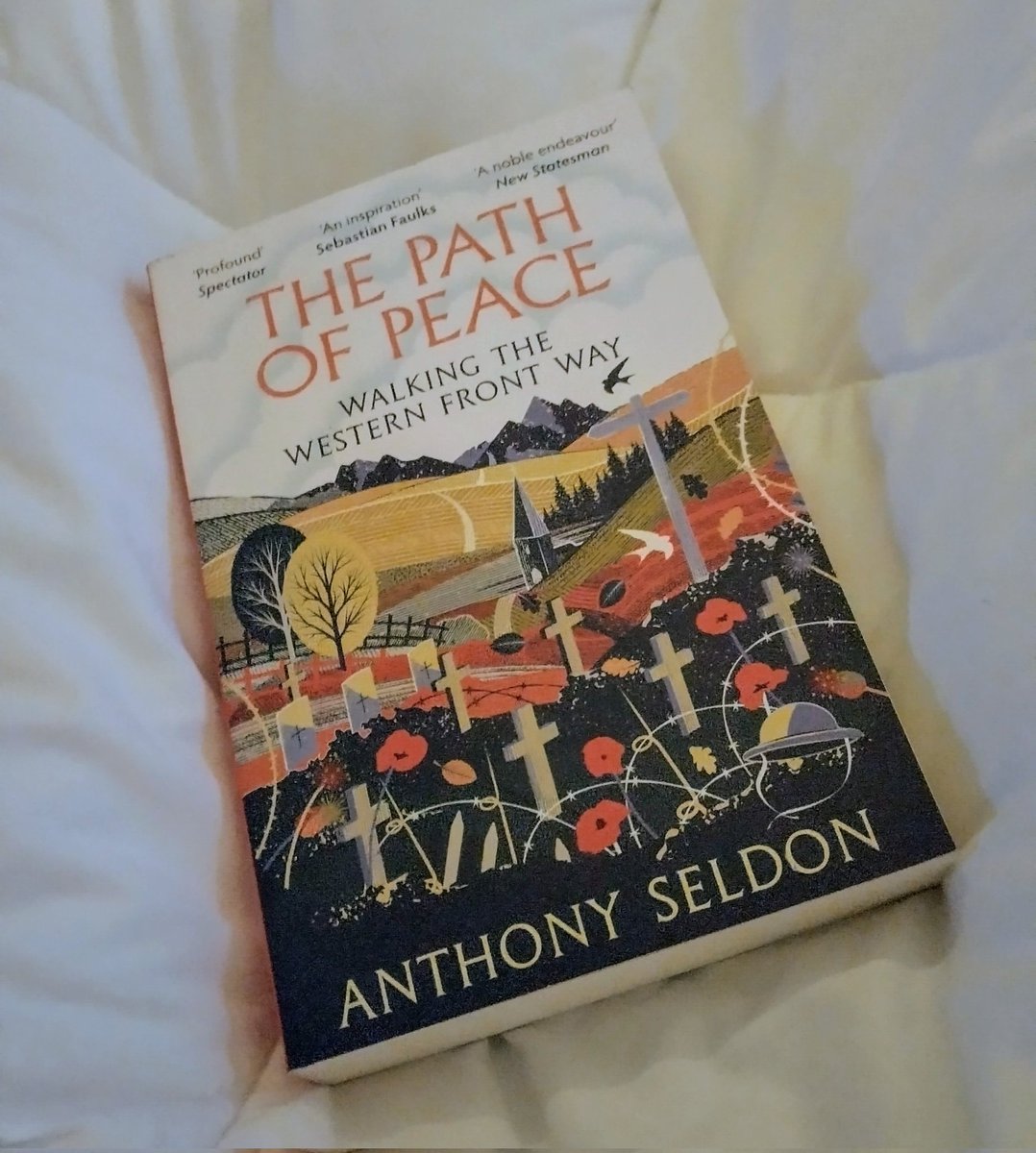langederoy's tweet photo. De eerste kerstcadeautjes zijn binnen, waaronder dit mooie boek en dus gelijk een excuus om maar weer eens af te reizen naar The Western Front.
#Kerst #WW1 #Anthonyseldon https://t.co/MgVsY76DBw