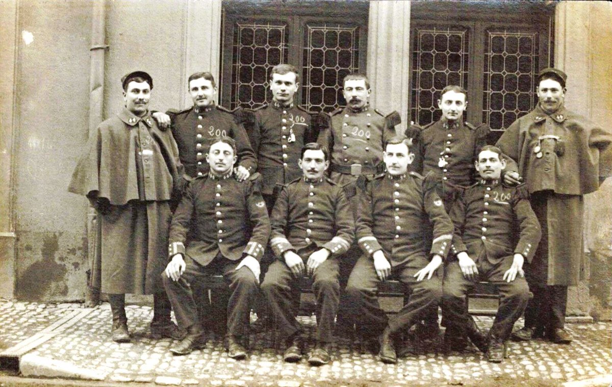 Le_Chtimiste's tweet photo. Groupe du 44ème régiment d'infanterie - Avant guerre. - Pas de date - Pas de lieu - Merci à Robert #Chtimiste #44eRI https://t.co/vtcrRTRsgN