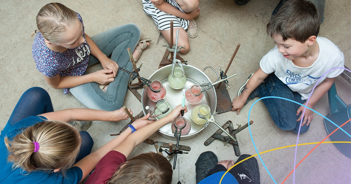 Wist je dat je veel experimenten gewoon zelf thuis kan uitvoeren? 🔬Surf snel naar ons YouTube-kanaal en ontdek al onze 'Experimenten @ home', inclusief instructies! De ideale activiteit voor een gezellige kerstvakantie. #linkinbio ! 🧫 🥼#wetenschapinclusief #wetenschappen