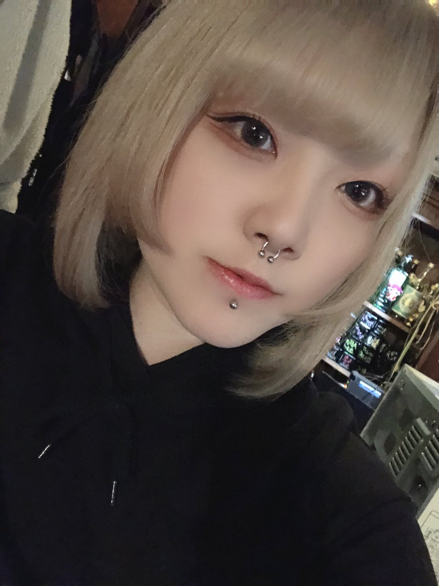 maso_sooo's tweet photo. 今日は日曜営業ラストらしい特別な準備も、サンタのコスプレもありませんが、ゆっ��りお話できたら！
いつも通り、20時〜翌5時までのんびりお待ちしています😌
元気だったら延長営業しちゃおかな❣️
ご来店お待ちしております✌️
30日（土）のえぷろん最終日もオーラスいるのでよろしくね🌟 https://t.co/HZe5zXJ7Zw