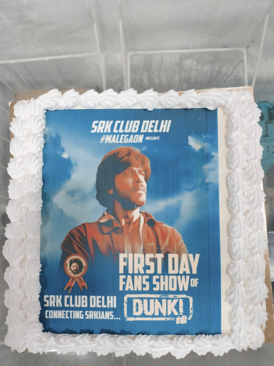 ZahidAk35965291's tweet photo. Our #Malegaon Team Came out with fantastic rally celebrations to celebrate #DunkiFDFS with a Delicious cake and some colorful smoke bombs โค๏ธ๐
@iamsrk @RajkumarHirani @RedChilliesEnt
#SRKHitMachine #DunkiBlockbuster #DunkiReview #DunkiDay #SRK #ShahRukhKhan #SRKClubDelhi https://t.co/cnIgCQX73M
