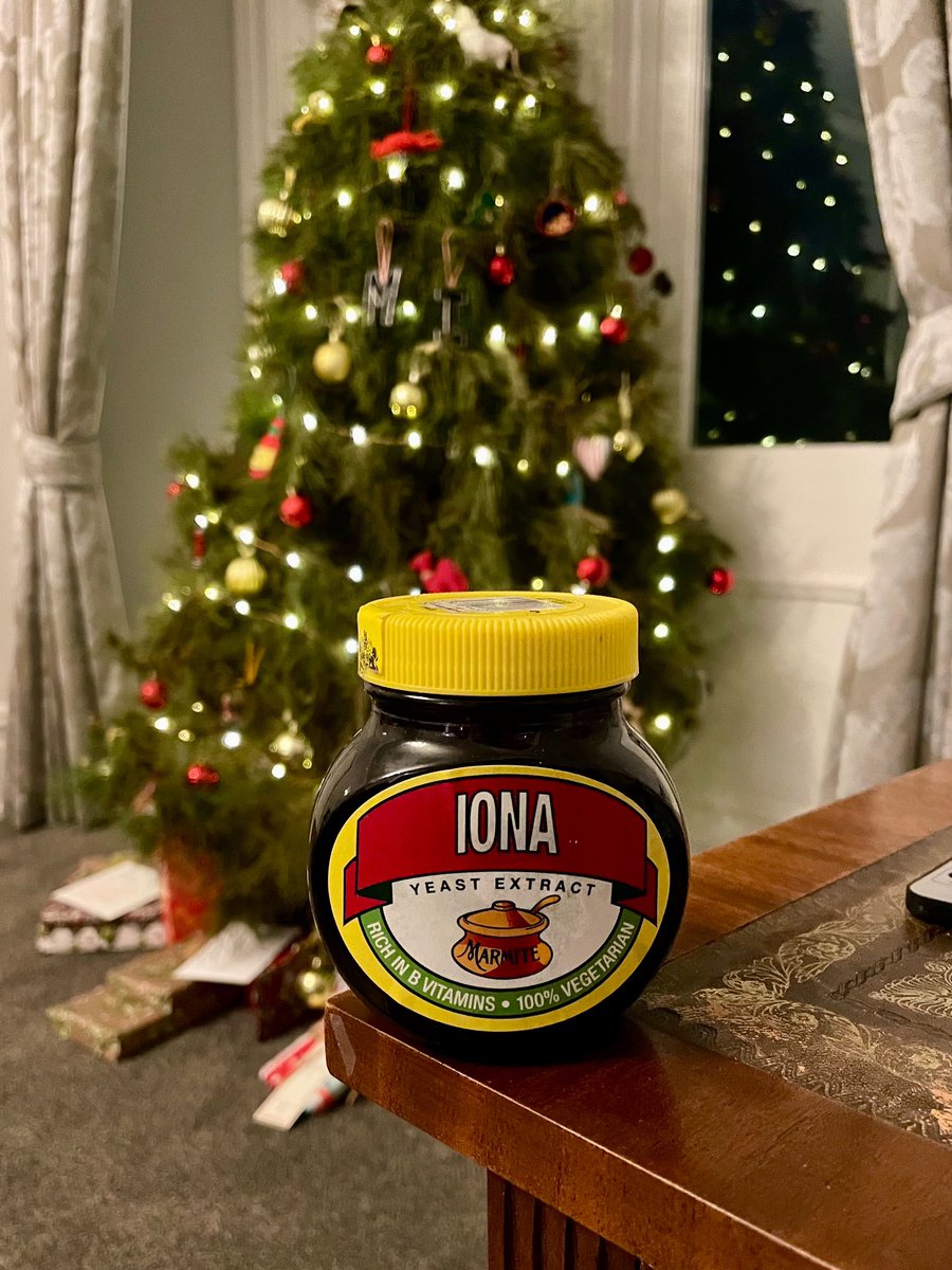 IonaCThomas's tweet photo. @VickiTreadell @ukinaustralia @marmite @Vegemite #TeamMarmite ๐ฌ๐ง ๐ https://t.co/2ll12NmMlk