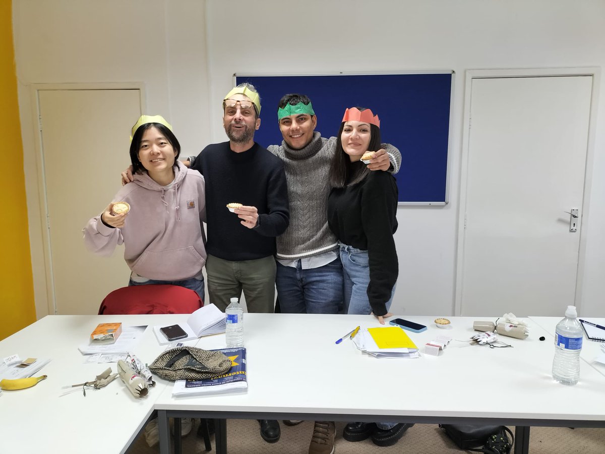 ImagineEnglish's tweet photo. Keep learning and practicing English. Use holiday words and Christmas idioms in your language practice, you'll gain an understanding of the culture and traditions relating to Christmas. So, jingle all the way and practice your English skills this Christmas!
#englishlearning https://t.co/R0RiyCcrze