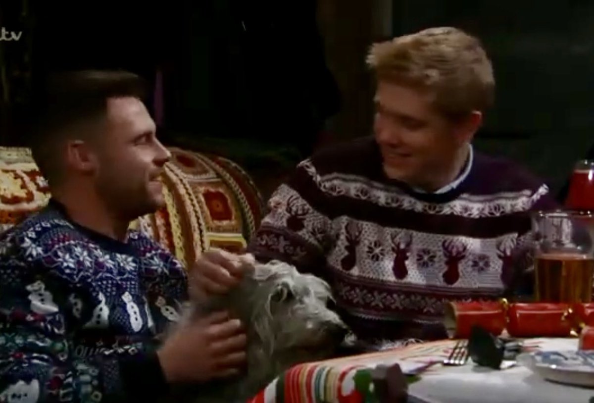 jsfn_h's tweet image. Happy Christmas everyone 🎄❤️🎄 #Robronforever #Robroners