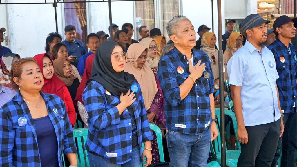 prima_or_id's tweet photo. Di kaki Gunung Sindoro, Ketua Umum PRIMA, Agus Jabo Priyono, memimpin Konsolidasi Posko Rakyat Adil Makmur di Karesidenan Temanggung, untuk memenangkan Capres dan Cawapres @prabowo @gibran_tweet dalam Pemilu 2024, (24/12/2023).

#bangunpersatuannasional
#menangkanpancasila https://t.co/DsKXTUeFKt