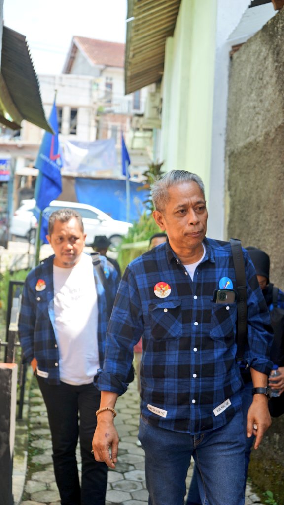 prima_or_id's tweet photo. Di kaki Gunung Sindoro, Ketua Umum PRIMA, Agus Jabo Priyono, memimpin Konsolidasi Posko Rakyat Adil Makmur di Karesidenan Temanggung, untuk memenangkan Capres dan Cawapres @prabowo @gibran_tweet dalam Pemilu 2024, (24/12/2023).

#bangunpersatuannasional
#menangkanpancasila https://t.co/DsKXTUeFKt