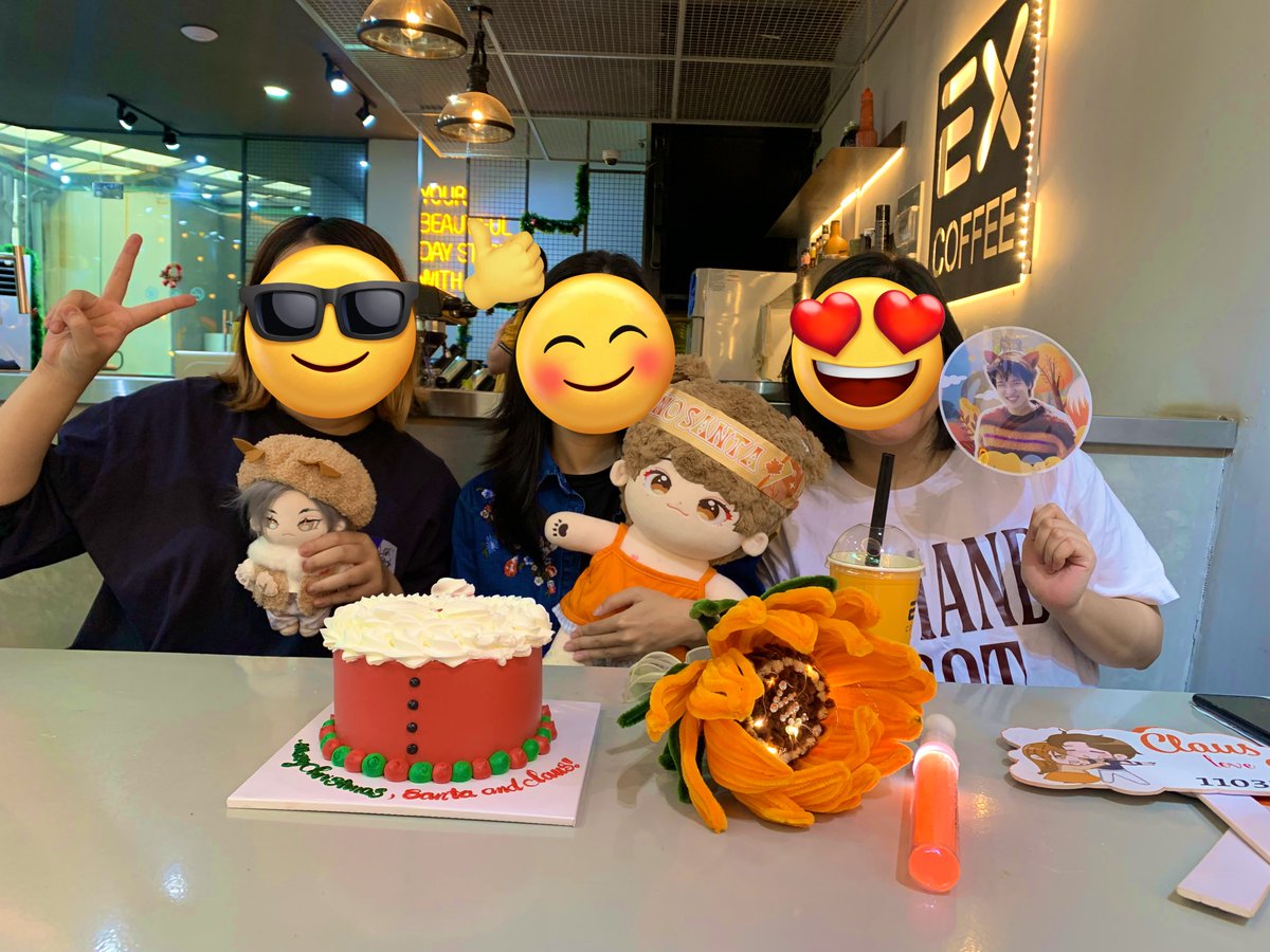 UnoSantaZando's tweet photo. Happy Holidays! @santa_zanduo 

Uno Santa World Champion

#SANTAxTASAKI #SANTA_DanceKing #UnoSanta   #SantasGiftConcert #SANTA #サンタ #ซานตะ #赞多 https://t.co/d6W0mT5POD