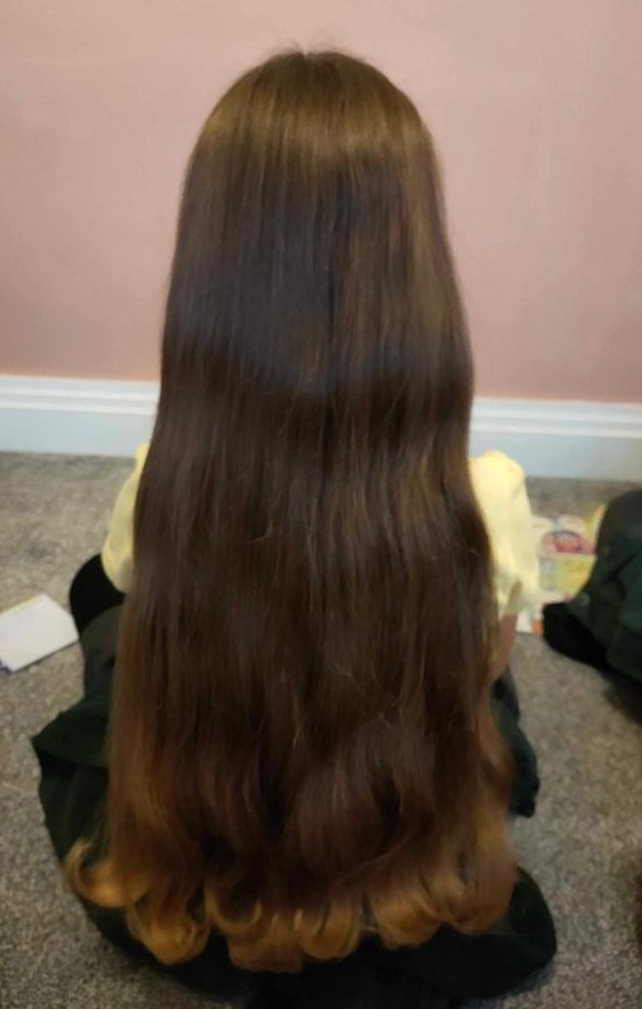 LPTrustUK's tweet image. Before her 6th birthday on Christmas Day, outstanding Olivia was determined to donate her long locks - and she’s managed to do just that! 

13” of hair later, this SuperHairo has also raised a fantastic £700! 👑💜

Click here to get involved today! 👉 ow.ly/9HgF50Qkenq