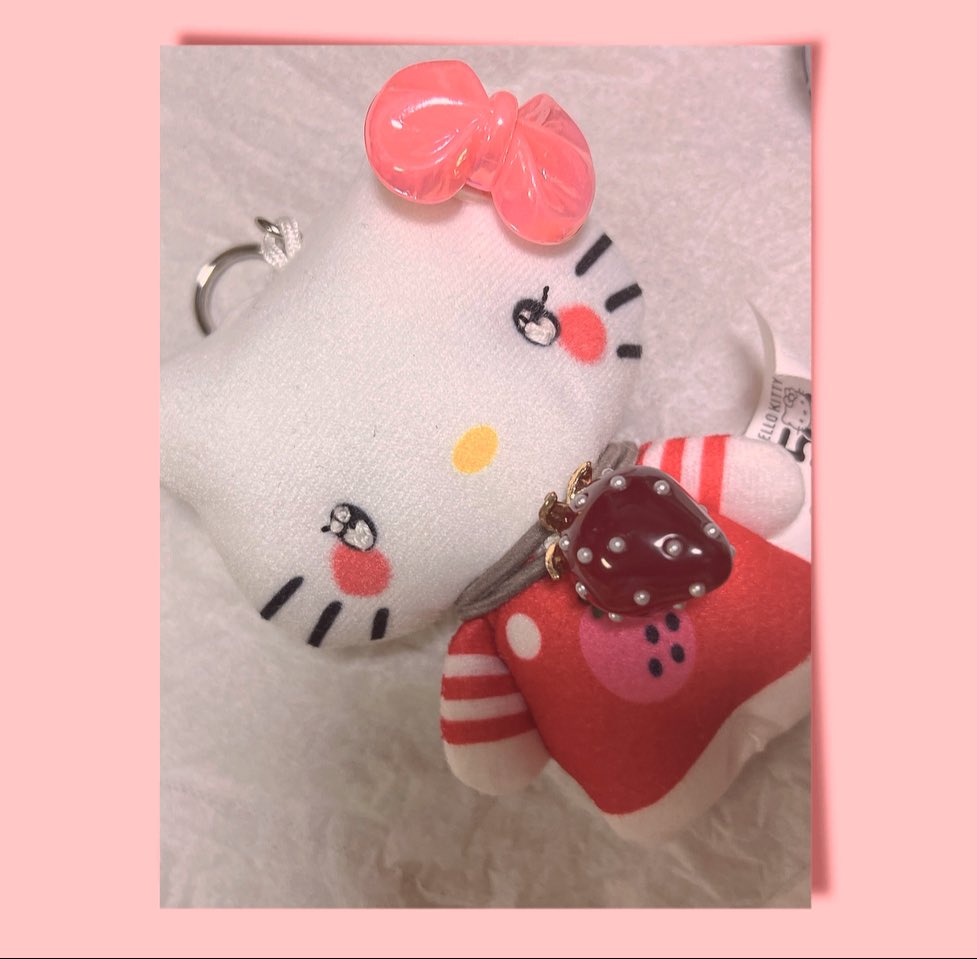 hii1286's tweet photo. 娘が私にストロベリーフラワーくれたけど、花が気に食わなくて改造 https://t.co/g8lQci512I