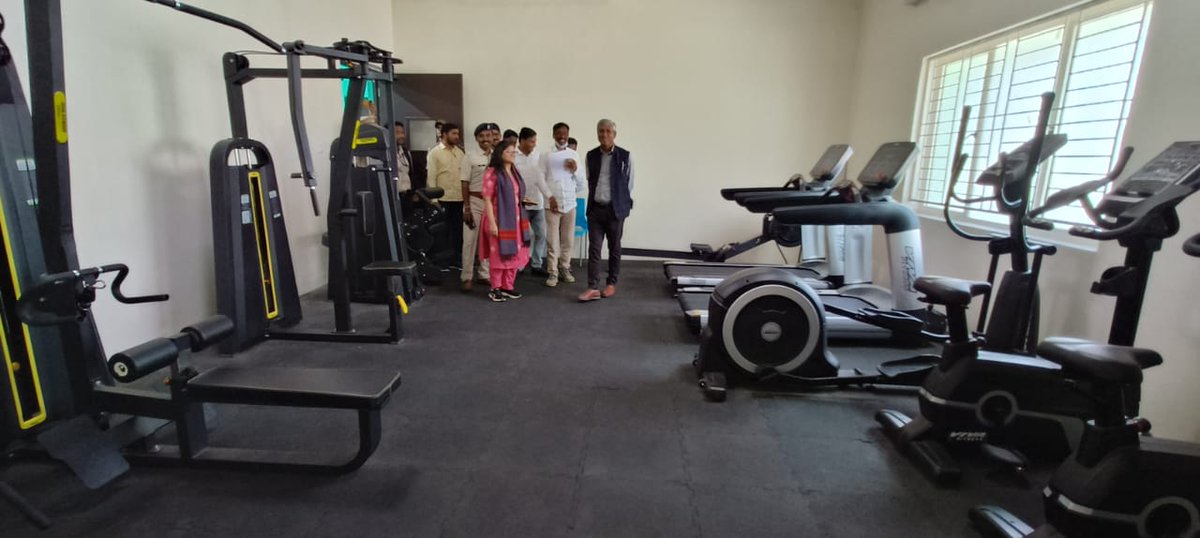 DrAKumarMishra's tweet photo. Biju Patnaik Indoor Stadium at Dharamgarh is a promising place for young sportspersons who can utilise this infrastructure that is well equipped with latest amenities.
#OdishaForSports
#KalahandiDevelopment https://t.co/L3Gd72l2U5
