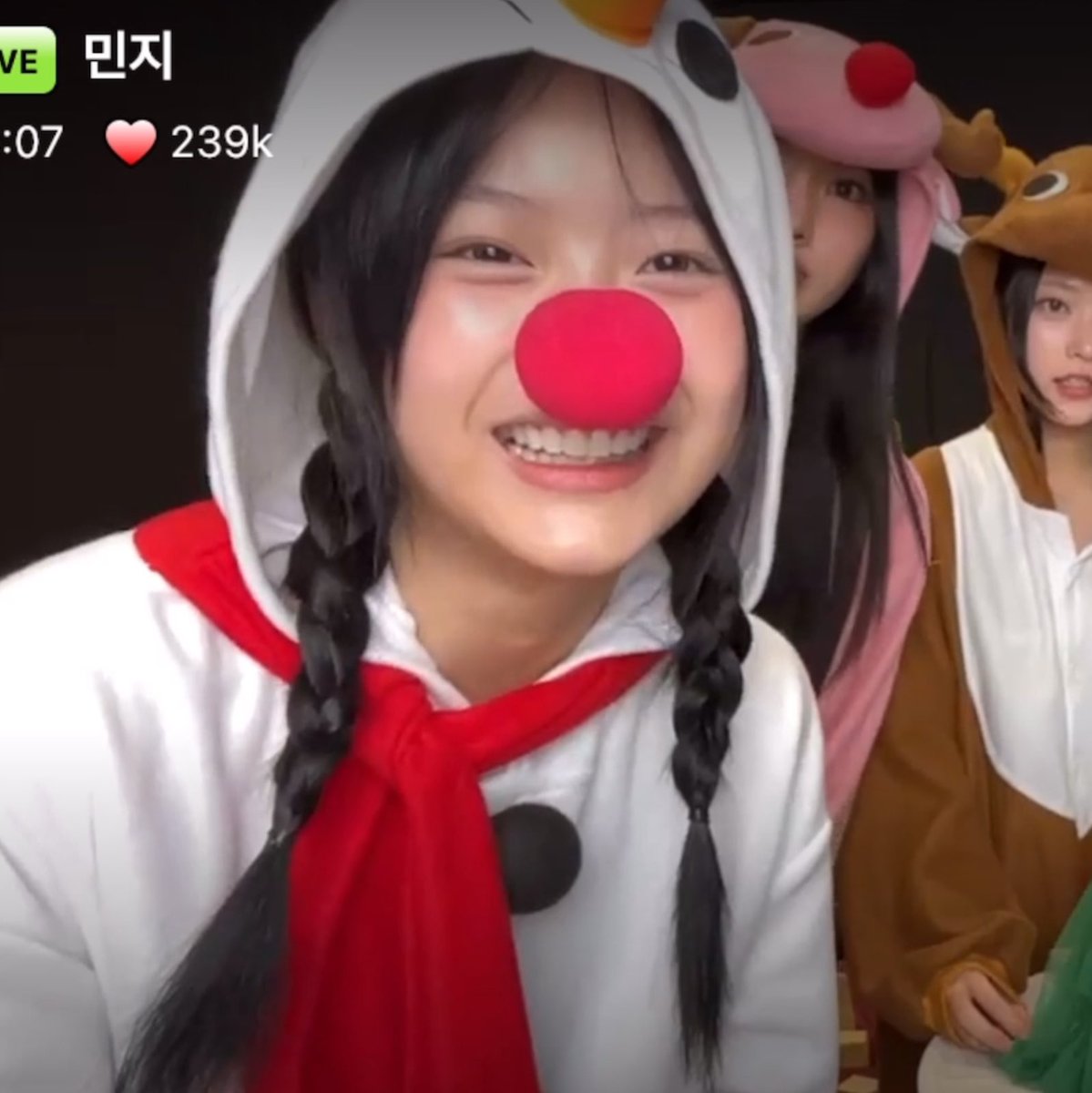 hanni looks tweet media