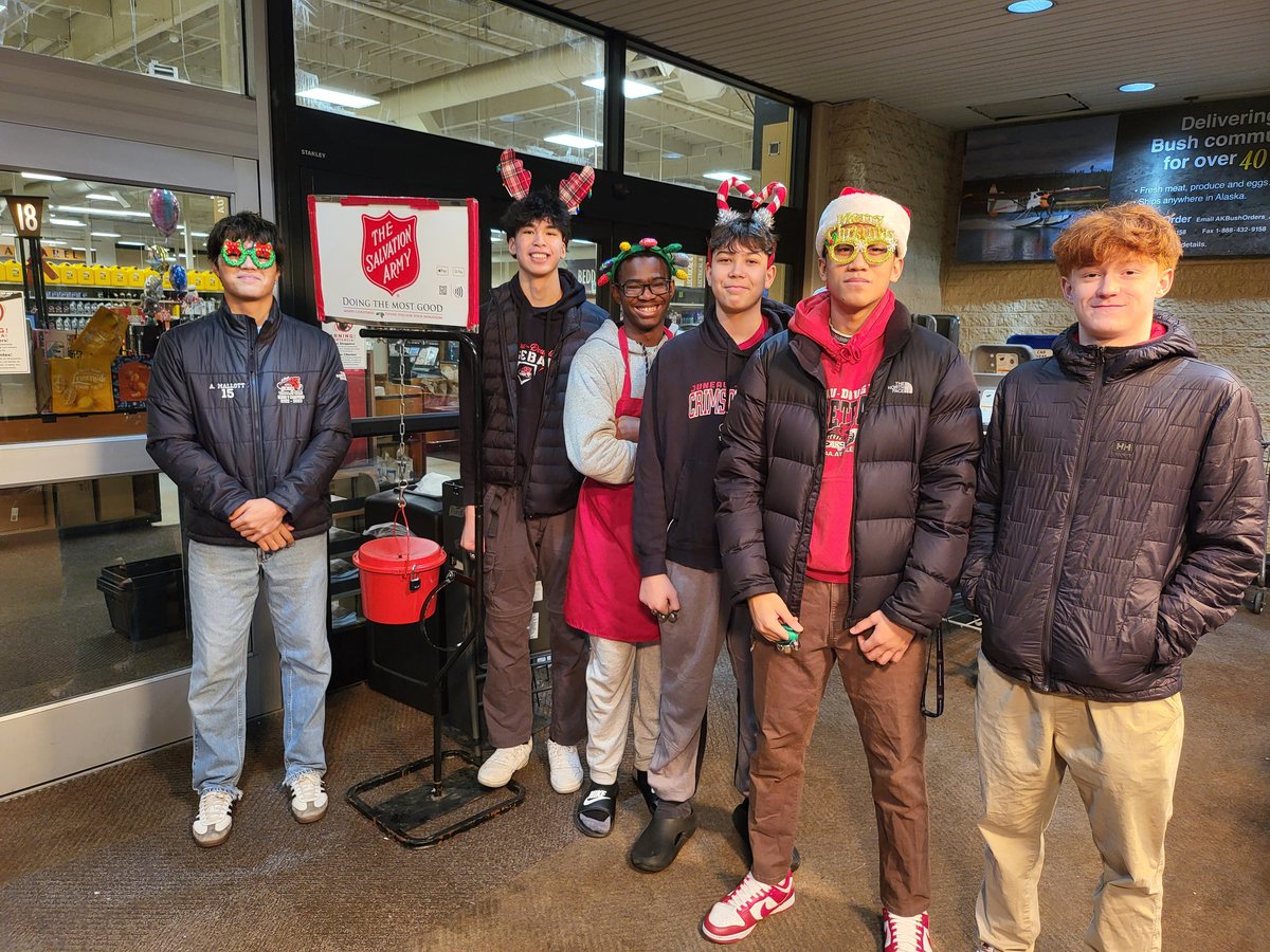 rcasper_012's tweet photo. Such a great day to be a CBear. We helped raise money for our community through the Salvation Army this morning and then won the alumni game at the buzzer this afternoon. Go Bears!

Keep an eye out for more as we head into the George Houston Capital City Classic.

Happy holidays! https://t.co/VW4a74Zo2Y
