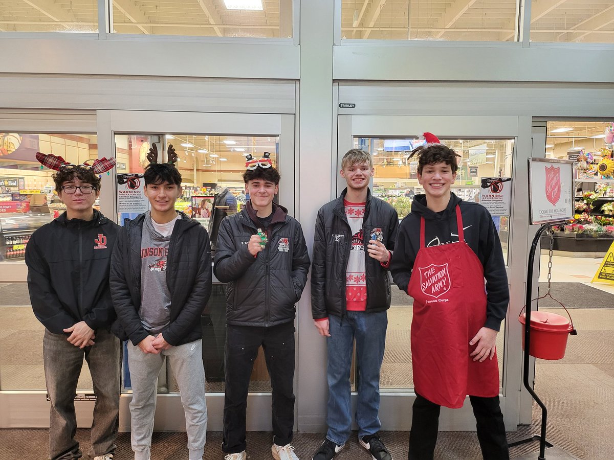 rcasper_012's tweet photo. Such a great day to be a CBear. We helped raise money for our community through the Salvation Army this morning and then won the alumni game at the buzzer this afternoon. Go Bears!

Keep an eye out for more as we head into the George Houston Capital City Classic.

Happy holidays! https://t.co/VW4a74Zo2Y