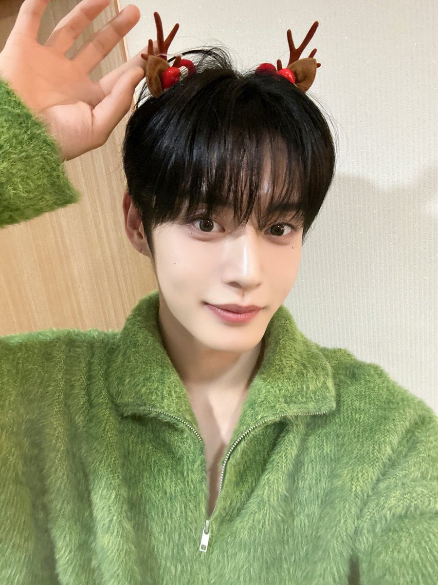j_S2_u's tweet photo. 231224 엠넷플러스 포스트 #김지웅

제로즈❤️
날씨 추운데 따뜻하게 입고 다녀야 하는 거 알지?💕
많이 보고 싶고 크리스마스도 함께 해서 난 더 없이 행복해💓
감기 조심하고 내 생각도 많이 해!!❣️ https://t.co/AHWwJT8acy