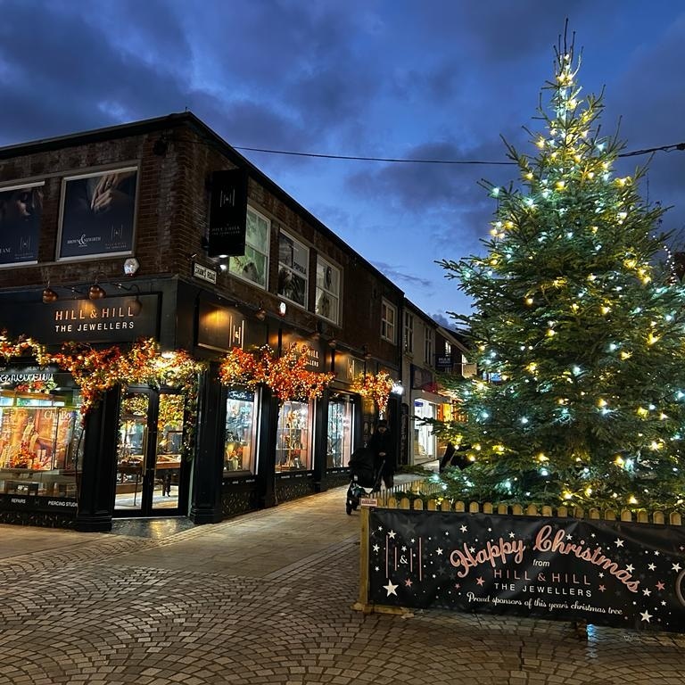 🎄🎄Last Minute Gifts?🎄🎄

You may have left it to the last minute, but they'll never know! 

We are open today with loads of fantastic gifts to suit every pocket.

We'll even gift wrap it too!!! 

HAPPY CHRISTMAS 🎄