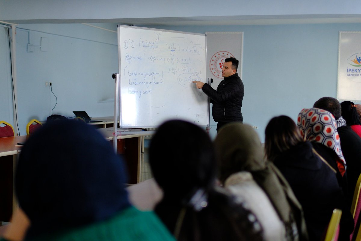 GSB_IpekyoluGM's tweet photo. Kişisel gelişim atölyemizde diksiyon eğitimlerimiz devam ediyor.

Başvurunuzu profildeki linkten veya gençlik merkezimizden yapabilirsiniz. https://t.co/AzbQkSh6zh