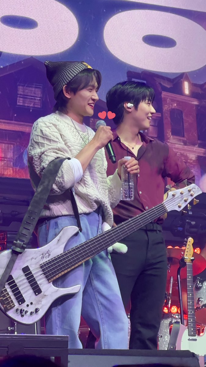 neeee_de's tweet photo. 엔플라잉 콘서트 루시
#엔플라잉 #루시 https://t.co/Q4HCWmSN2F