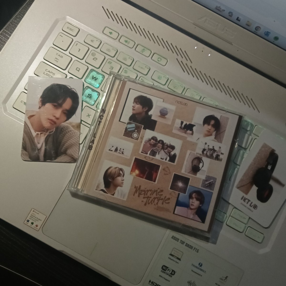 mocimori_'s tweet image. (⁠ ⁠ꈍ⁠ᴗ⁠ꈍ⁠) — today's mail 👯

cakep banget inii 😭, pertama kali buat album fanmade gini dan aku bangga 😻

Marine Turtle — i love you 🫰

akan ku pandangi trs credits 😭😭😭

#蓝洋海龟 #MarineTurtle #NCTU_MarineTurtle #KUN #XIAOJUN #RENJUN #CHENLE  #NCT #NCTDREAM #WayV