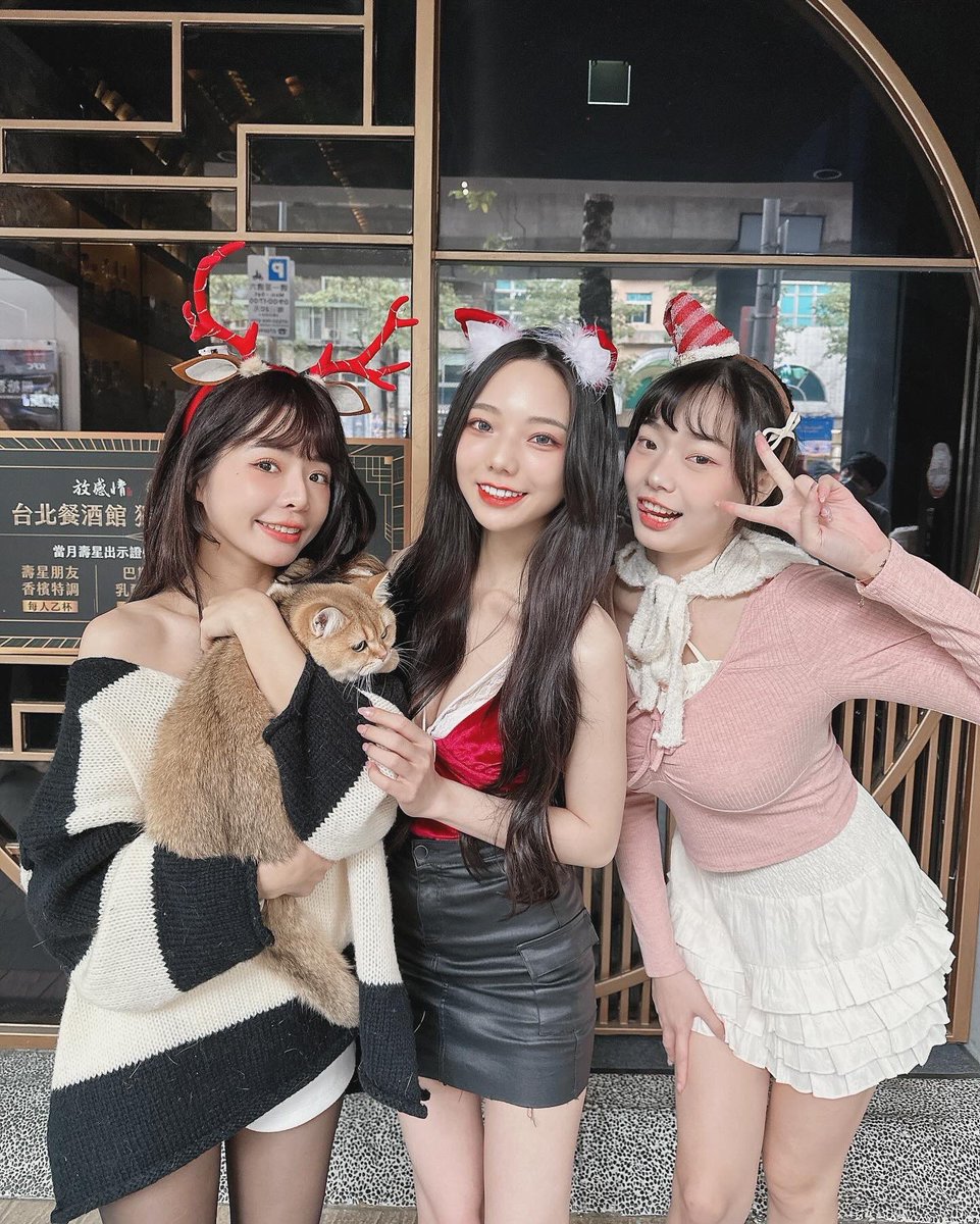 聖誕交換禮物活動成功🎁🎉🎄
謝謝來參與的啾娃寶寶們，這是我這輩子第一次自己辦交換禮物
大概也是我今年唯一一場交換禮物💝
謝謝你們給我2023美好的聖誕回憶⛄️
晚點TikTok 小號開播拆禮物～～
https://t.co/waHavqcCQr

謝謝小閣樓讓我包場❤️準備的小點超級好吃😋
大家全部吃光光一個不剩🤣🤣🤣 https://t.co/cEiR02GOIk