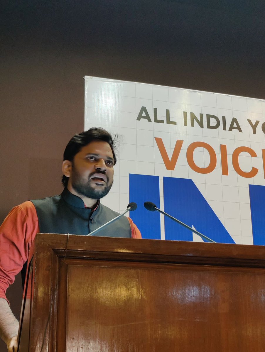 IndiaYoungVoice's tweet photo. CYSS National Convenor Anuragendra Nigam addressed the Voice of Young India: National Convention on Challenges Before Indian Youth hosted by the AIYF in New Delhi.

Youth leaders from 17 INDIA youth organisations participated in the event.

#VoiceofYoungIndia #YouthforINDIA #AIYF https://t.co/MvRkRTyf0k