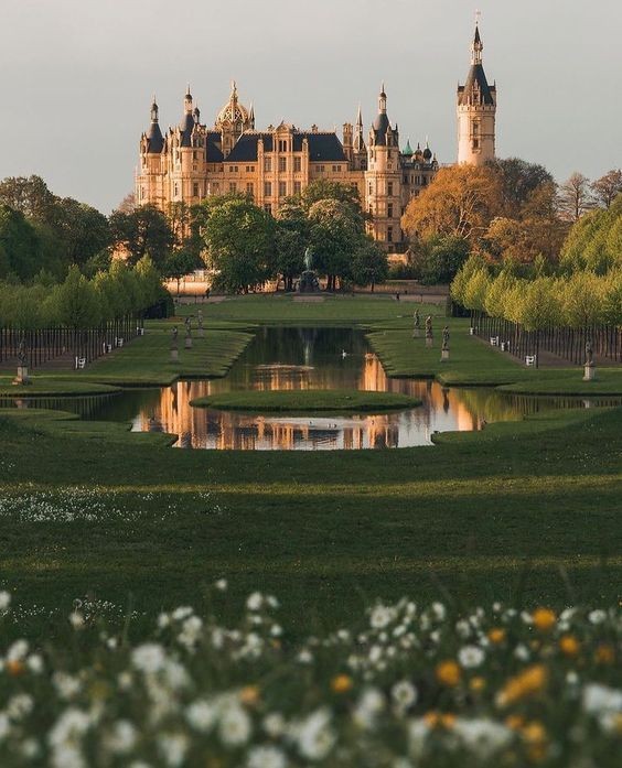 ArchiTechlove's tweet photo. Schwerin Castle, Germany 🇩🇪 https://t.co/Lpk0NOjxU4