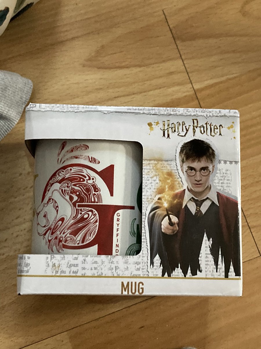 idaengstrom88's tweet photo. God jul!
Här är en av mina julklappar jag fick av mamma och hennes man. En mugg med harry potter och fick även en tröja med harry potter #harrypotter #mugg #julklapp #godjul https://t.co/mn8ESavfug