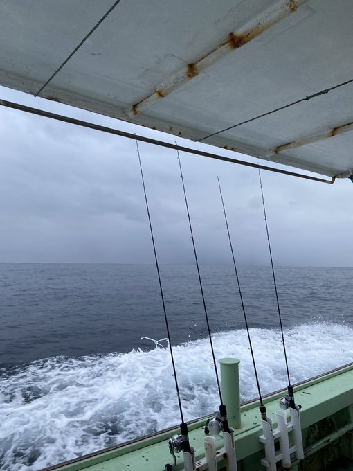 クリスマスイブ、船の上にいました。
津軽海峡冬景色です…
今年最後の釣り終了! 