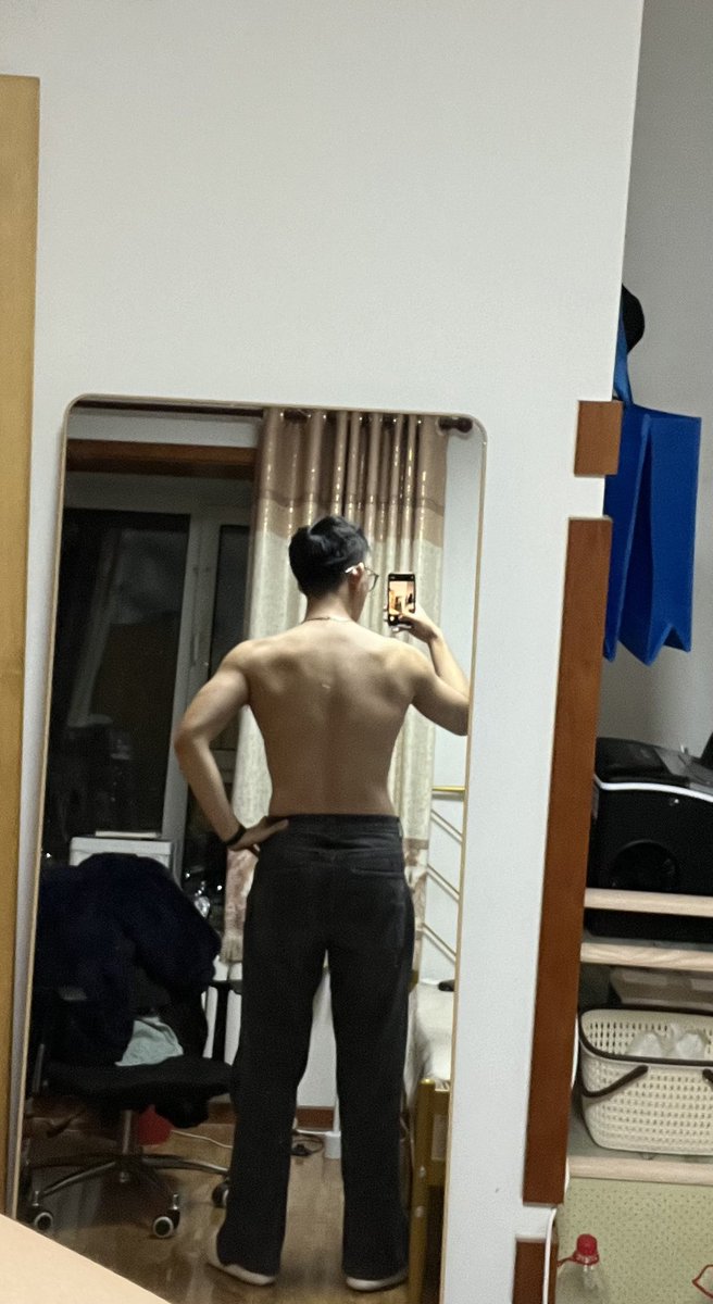 Grey117G's tweet photo. 好薄啊，要提一提训练强度了 https://t.co/RXW6CtWXA0