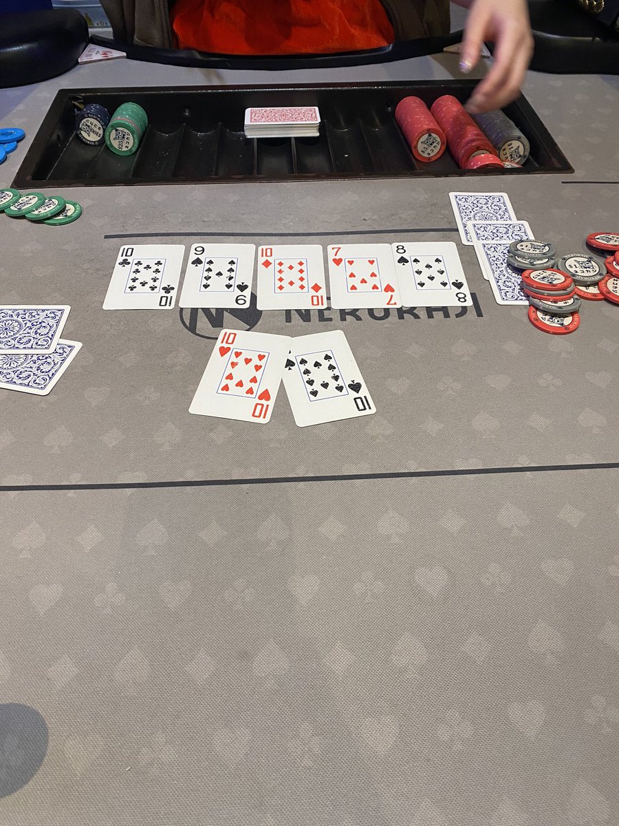 忙しくて1ヶ月くらいぶりのポーカー

プレイヤーディーラーがクワッズ出すわ、プリフロでフラッシュドロー連発するわでかなり楽しかったです🤣

スタッフの皆様良いお年を

#ネコカジ秋葉原
#nekokaji秋葉原