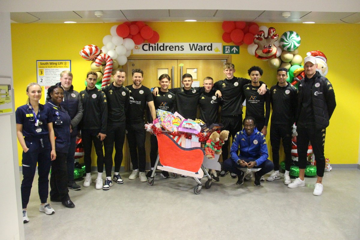 🎅🧑‍🎄 Trust and First Team players visit PRUH Children’s Ward @bromleyfc and the Trust were delighted to visit the Princess Royal University Hospital, aiming to spread some festive cheer in the children’s ward Read more 👉 bromleyfc.org/news/trust-and… #PlayingOurPart #WeAreBromley