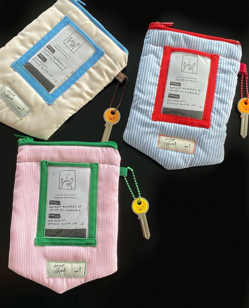 여기 파우치 정말 제스타일이세요.. 키 달려 있는 것도 귀엽고 저렇게 뒷부분에 사진 포켓 따로 있는 것도 맘에 들음