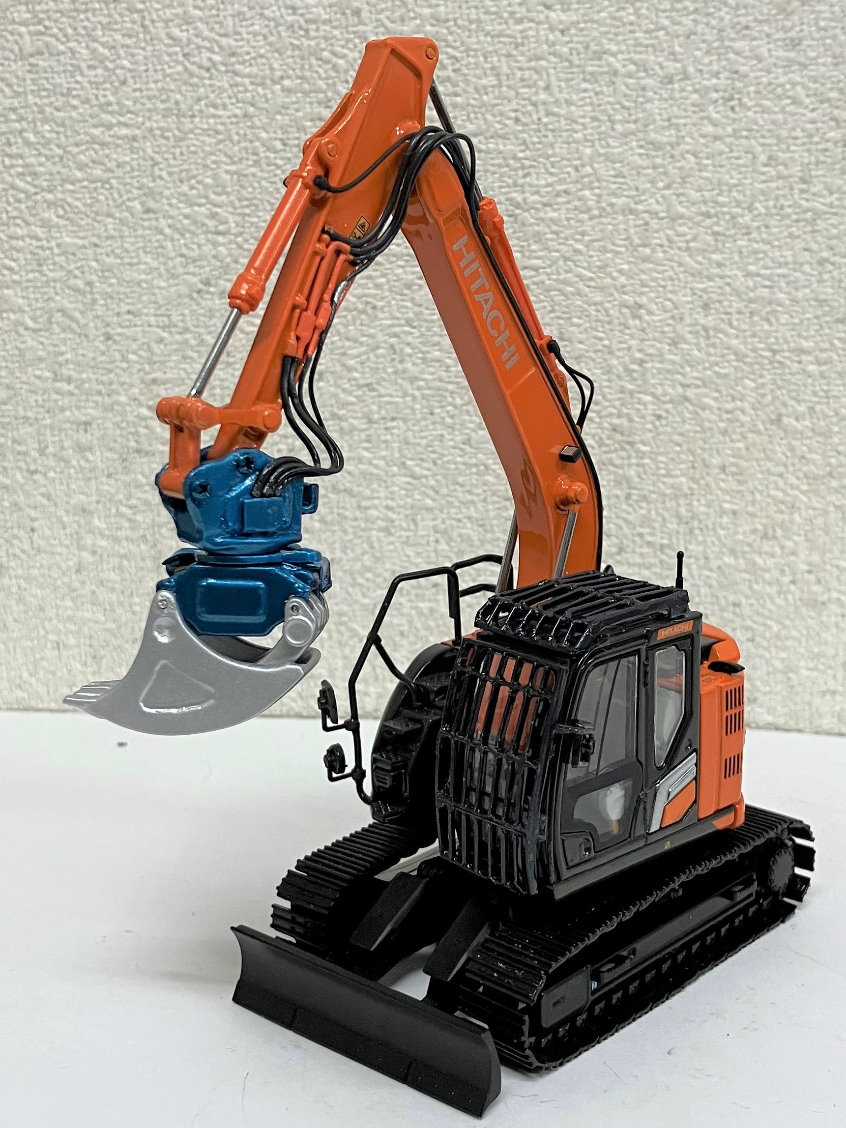 日立建機 ZAXIS 225USRK-3 イワフジ グラップルセット 1/50 日立建機 ZAXIS 225USRK-3 イワフジ グラップルセット 1/50