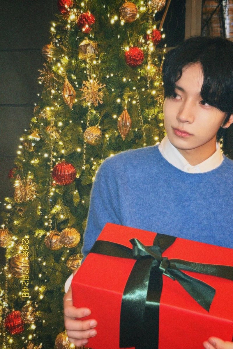 ihs_heeseung's tweet photo. Surprise present... 🤶#HEESEUNG #희승 https://t.co/46ssRWU1eK