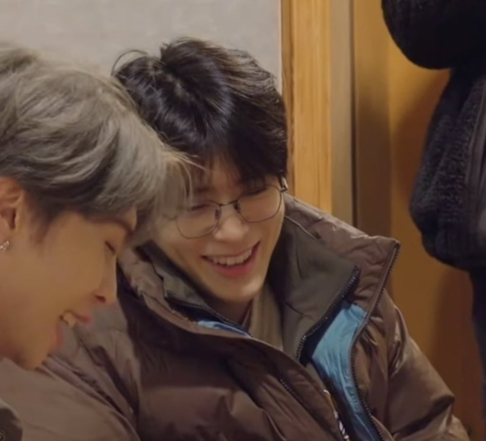 214fix's tweet photo. thin frame glasses 🔛🔝 https://t.co/dTJw6GZGo4