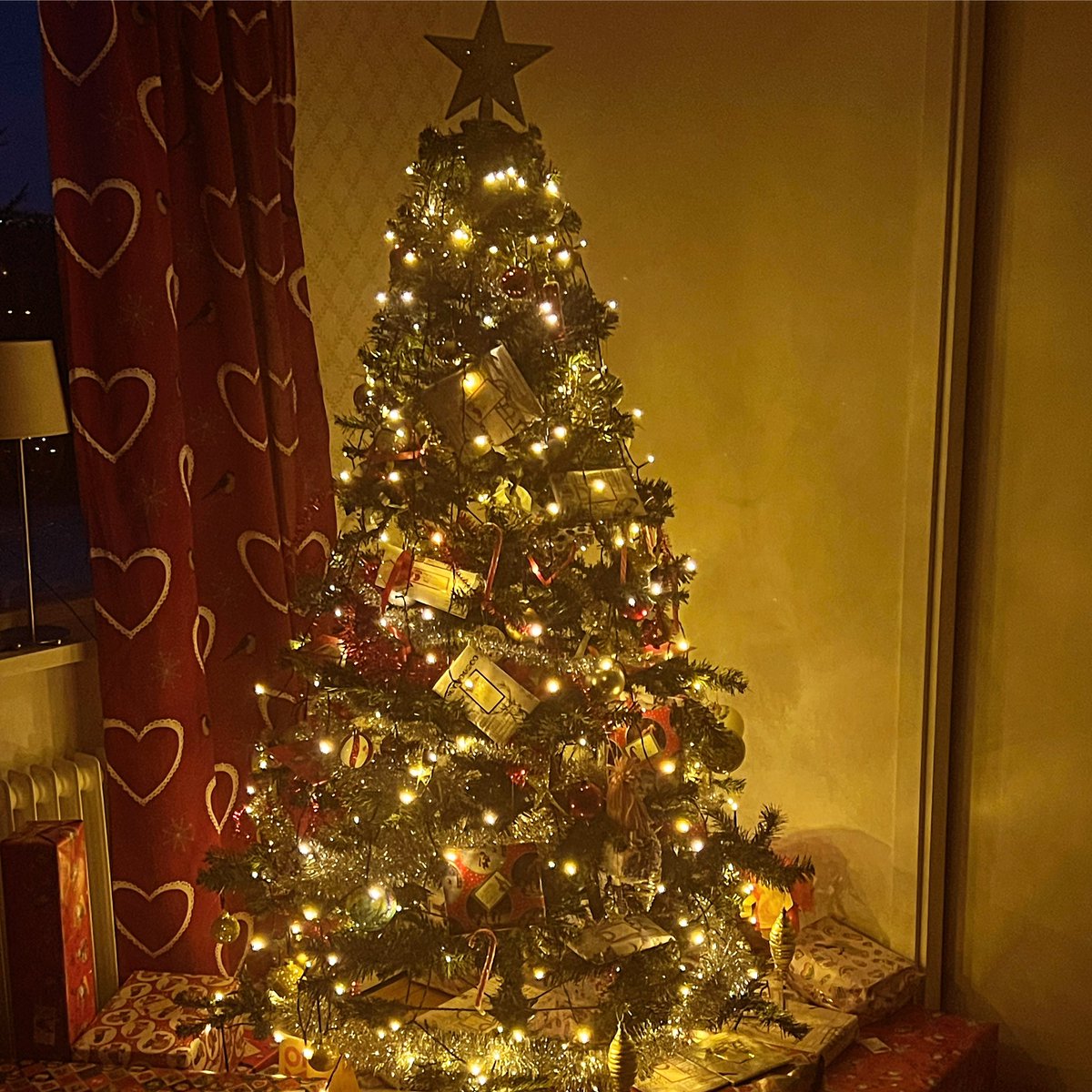 Dannderydh's tweet photo. God Djuuu på er alla 🎄💛❤️💙 https://t.co/VJ0Dromvfe