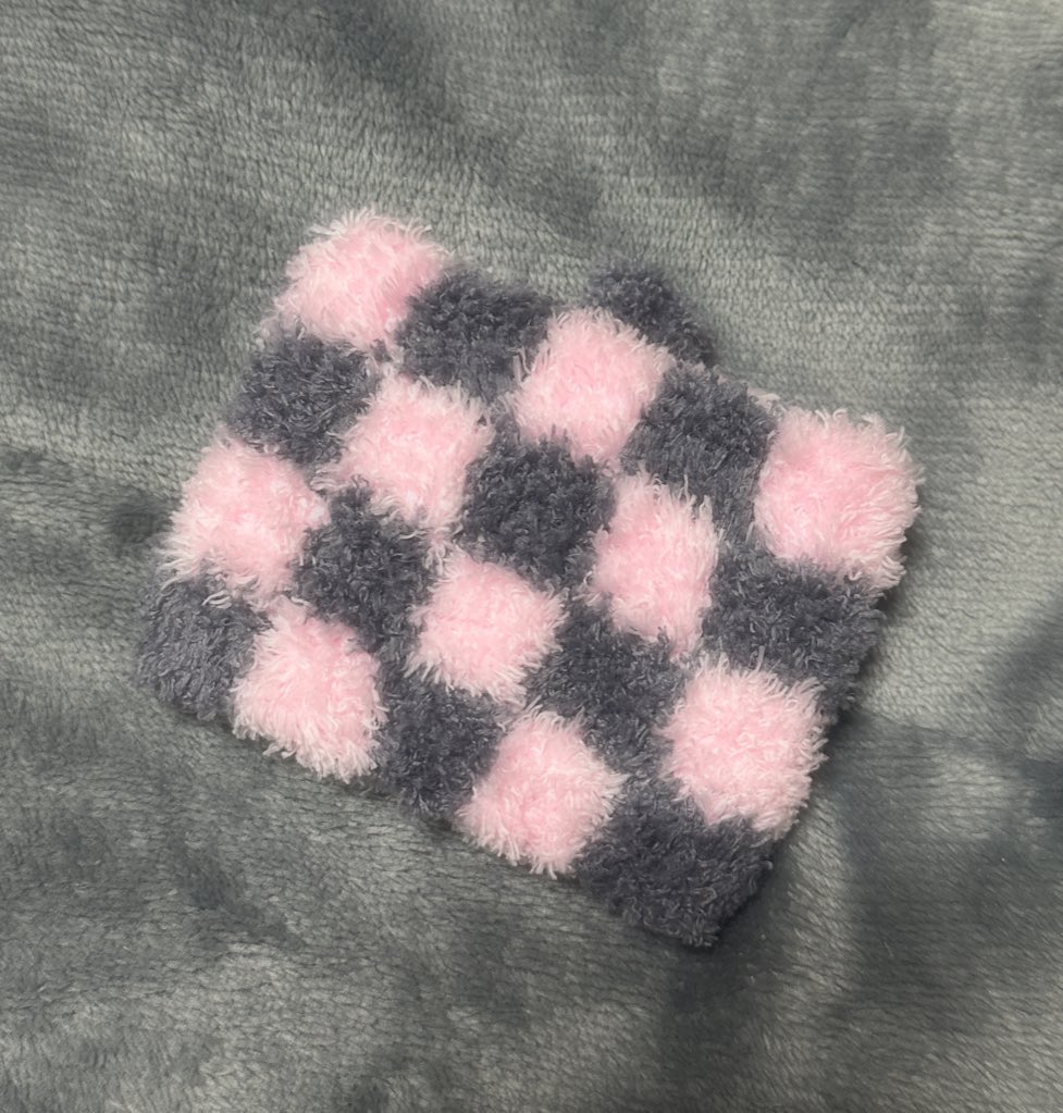 크리스마스 기념✨🎄
#rt 추첨 한분께 사진 속 뜨개 지갑을 보내드립니당 (ゝ◡∂｀)♡

사진 속 지갑에 별 모양 단추를 달아서 보내드릴 예정이에요! 💗
후기 사진을 올려주실 수 있으신 분들만 참여 부탁드립니댜 ♪ ٩( ´ω` )و ♪

🌀당발은 다음 주 금요일🌀