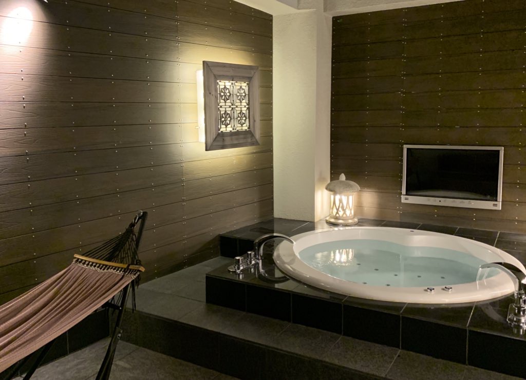 朝勃ちの処理とお掃除フェらは大好物🫶
お風呂でイチャイチャするのも好き。