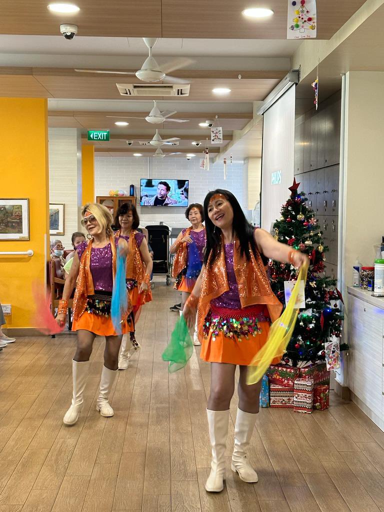 THKNH_LTD's tweet photo. Wishing everyone a very Merry Christmas 🎄 🎅🏻🤶🏻 #THKSCC #THKNH https://t.co/kwXu1Vq8jZ