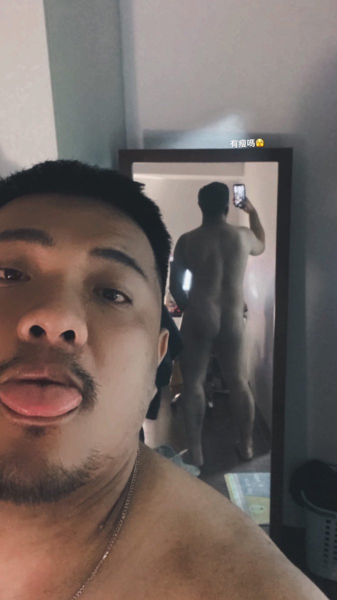 聖誕快樂 🎄

最近一直被誇屁股跟大腿很緊實
也變很壯，有嗎😳？