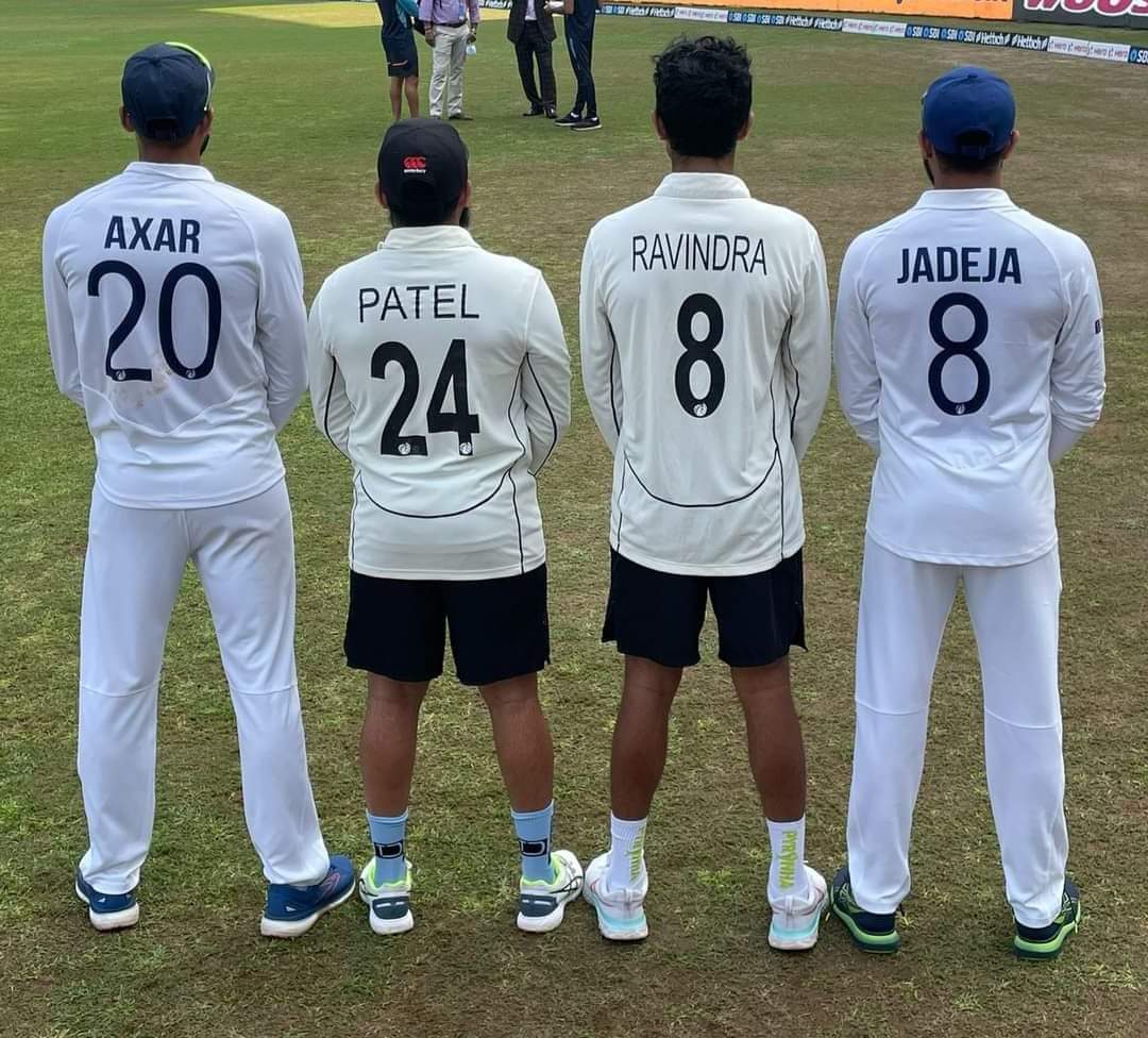aclasscricket92's tweet photo. Axar Patel

Ravindra Jadeja

4 players 

2 Names 😎 https://t.co/GqvqVc7L7Q
