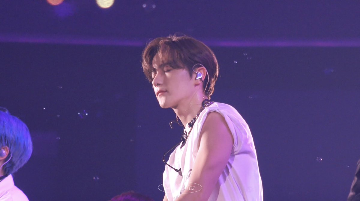 아 나 지금 너무 더비야
오늘 일어나서 더보이즈만 봤다고
더비존 타임레스 직캠이 너무 좋다고