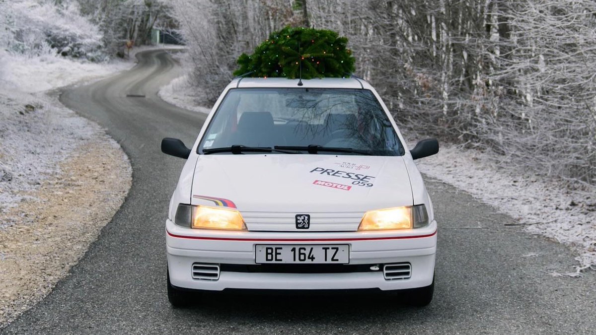 AntoineLYC's tweet photo. J’ai prêté ma voiture au père noel pour les cadeaux des enfants des montagnes🎅🏎️ https://t.co/Q65J8nqDAX