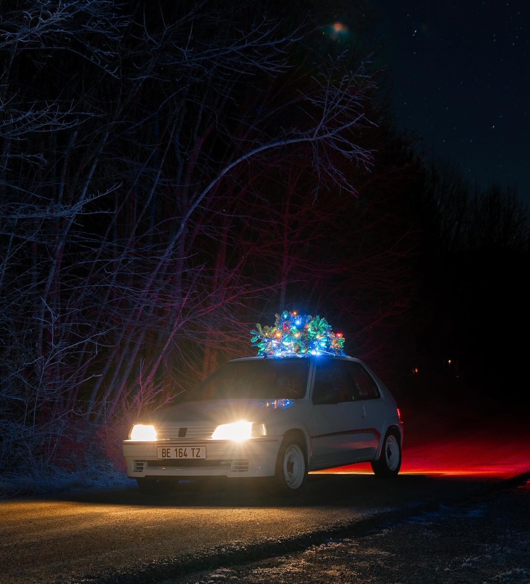 AntoineLYC's tweet photo. J’ai prêté ma voiture au père noel pour les cadeaux des enfants des montagnes🎅🏎️ https://t.co/Q65J8nqDAX