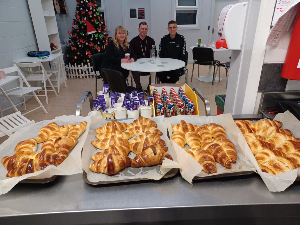 Christmas Eve breakfast in JADD. Merry Christmas from our team and thank you to all who have supported JADD throughout 2023 @DrugsHse @HSE_SI @drugsdotie @Adobe @HSECHO7 @TallaghtT @JNJNews @kenvue @SafetynetPC @sinead_grogan @JennySmythWells @Bru_Nolan @DamoDoesPoetry