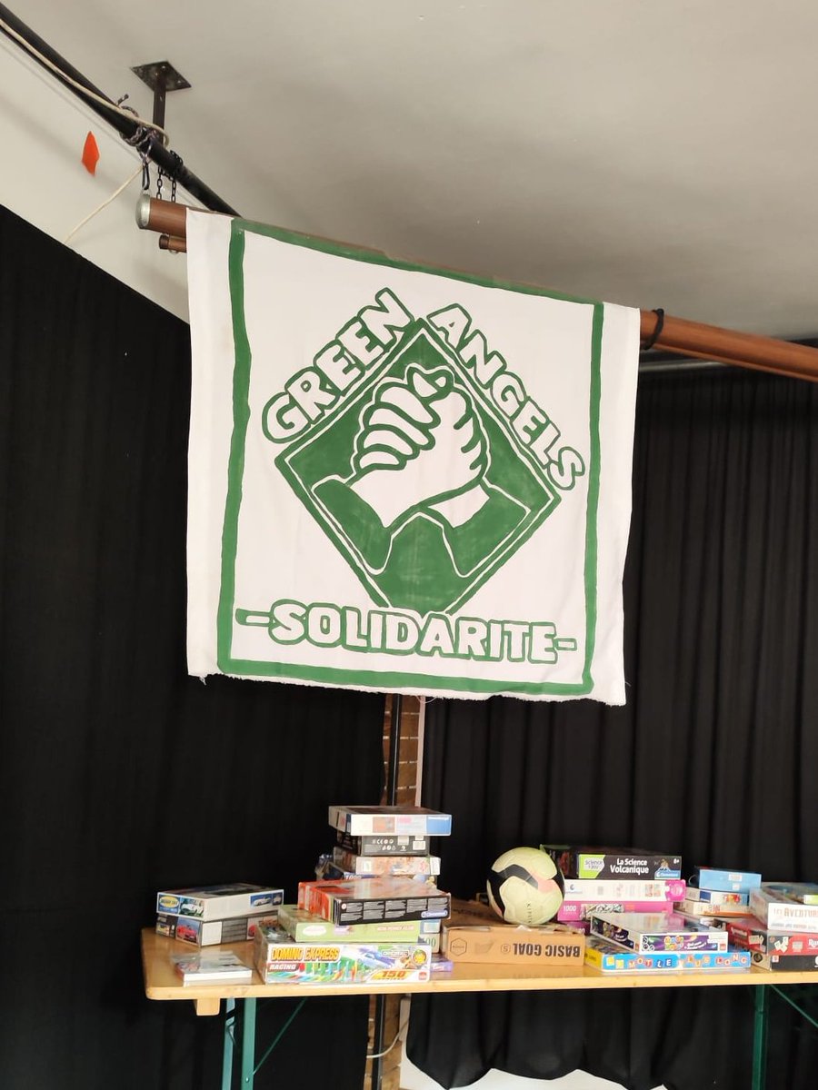GreenSolidarite's tweet photo. Merci à toutes et à tous ! 

Grace à vous, plus de 120 matrus ont pu recevoir quelques cadeaux pour Noël 🎅

Ne laissons aucun Stéphanois sur le bord la route 💚 https://t.co/qBLeHyVTiO