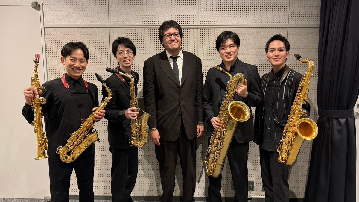 KoheiUeno710's tweet photo. レヴ結成10周年イヤーが幕を閉じました！
３日連続公演。未知の世界でしたが、足を運んでくださる皆様のお陰で乗り越えられました！

素晴らしい作品を作曲してくださった旭井さん。吹きながら泣きそうになる、全人類に刺さる、そんな作品です。これからも沢山演奏していきますので皆さんお楽しみに！

プロデュース企画では物凄い成長を見せてくれた平山さんと松原くん。2人の立派になった背中を感じながらの演奏でした。今後も応援していきます！

そして！！5年ぶり3作目のアルバムリリースも発表しました！
2枚組です！！来年3月末発売予定。

皆様ありがとうございました！

今後のレヴもお楽しみに。